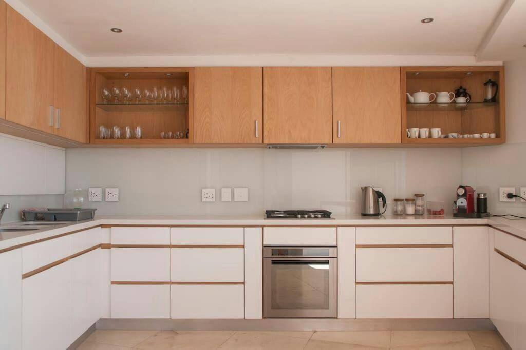 Clifton 3rd House - Breathtakingly Beautiful Views!